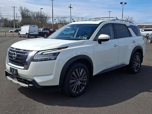 2023 Nissan Pathfinder SL 4WD