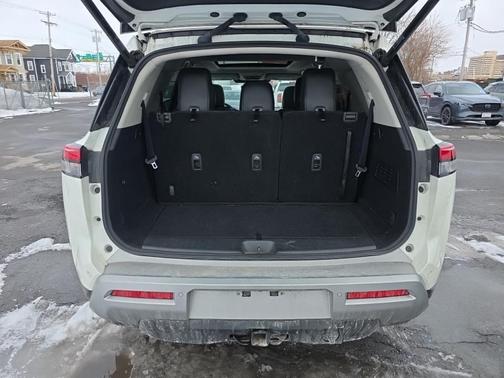 2023 Nissan Pathfinder SL 4WD