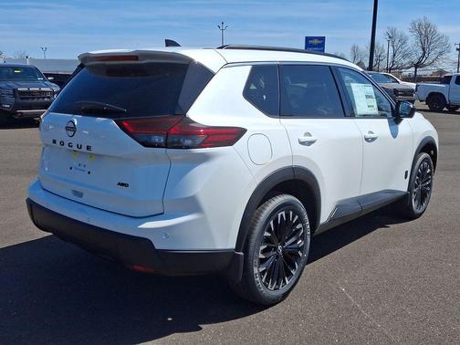Everest White Pearl Tricoat 2026 Nissan Rogue Dark Armor