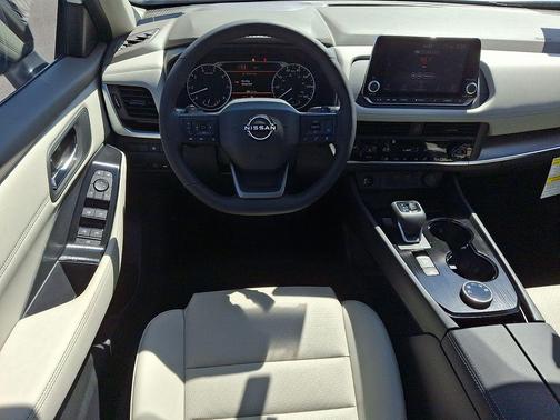 Everest White Pearl Tricoat 2026 Nissan Rogue Dark Armor