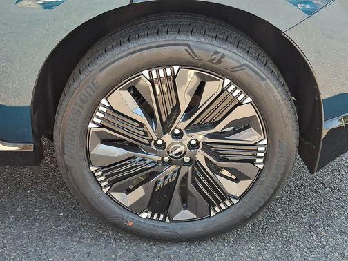 Aurora Blue Pearl Metallic/Super Black 2026 Nissan Murano Platinum