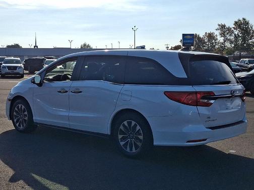Platinum White Pearl 2024 Honda Odyssey EX-L