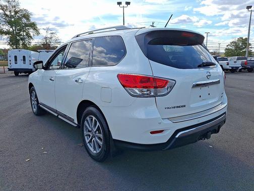 2016 Nissan Pathfinder SL