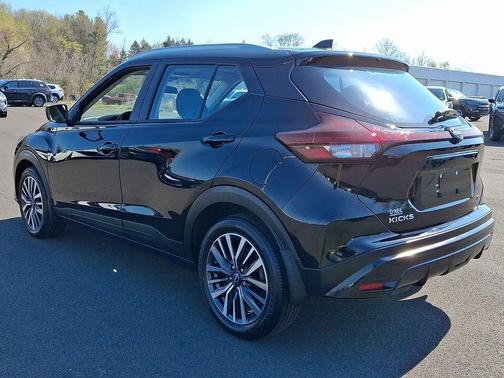 Super Black 2023 Nissan Kicks SV