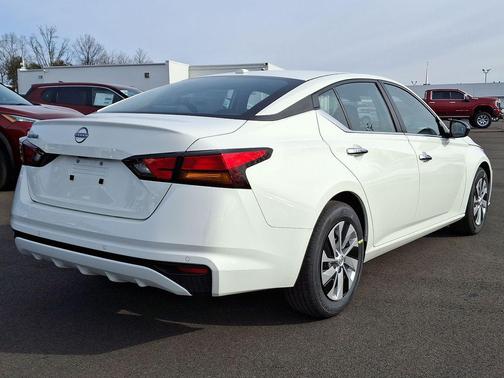 2025 Nissan Altima S FWD