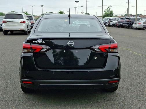 Gun Metallic 2024 Nissan Versa 1.6 S+