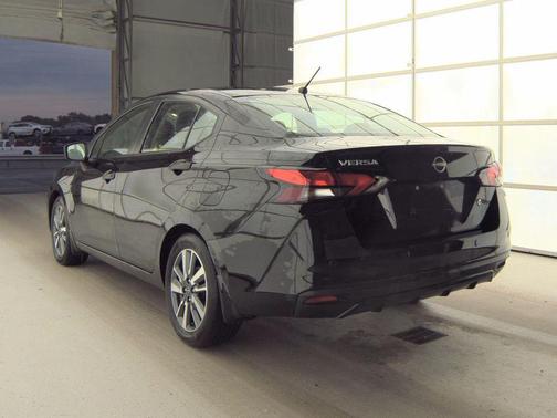 Gun Metallic 2024 Nissan Versa 1.6 S+