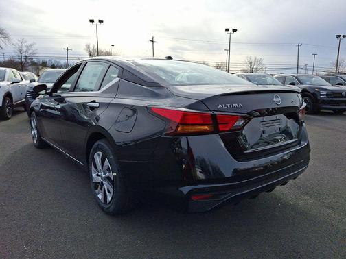 2025 Nissan Altima S FWD