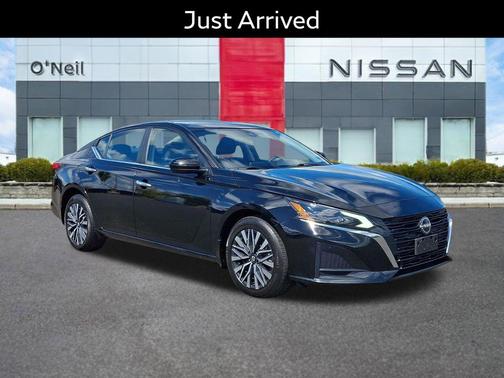 Super Black 2023 Nissan Altima 2.5 SV