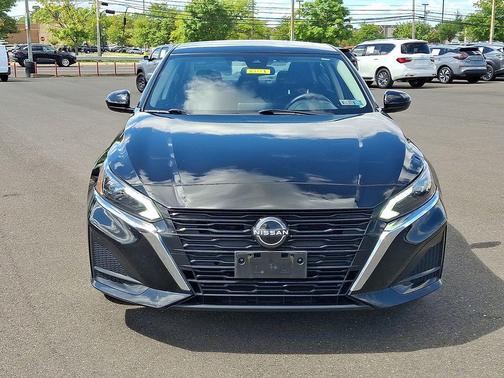 Super Black 2023 Nissan Altima 2.5 SV