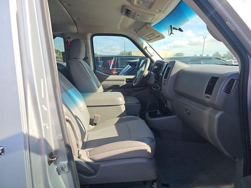 2017 Nissan NV Passenger NV3500 HD SV V6