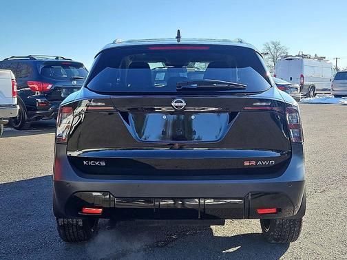 2025 Nissan Kicks SR