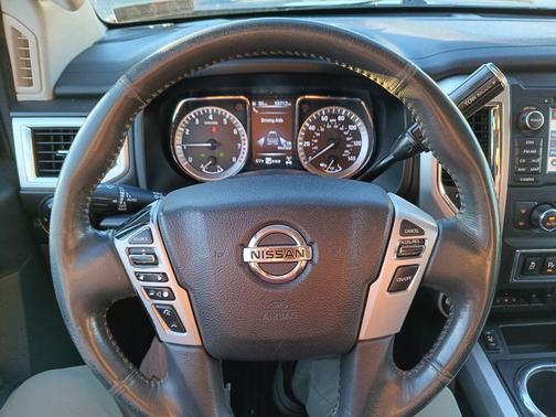 2017 Nissan Titan SV