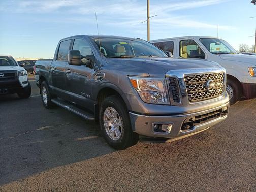 2017 Nissan Titan SV