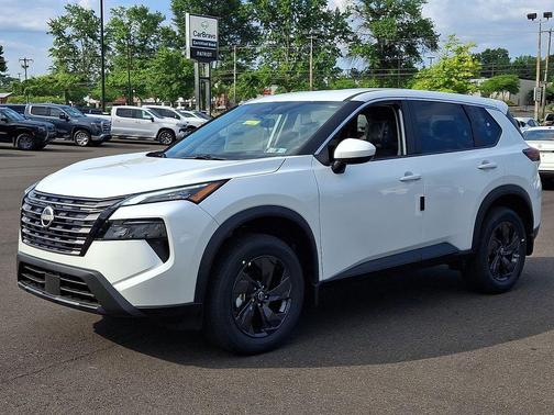 Everest White Pearl Tricoat 2026 Nissan Rogue SV