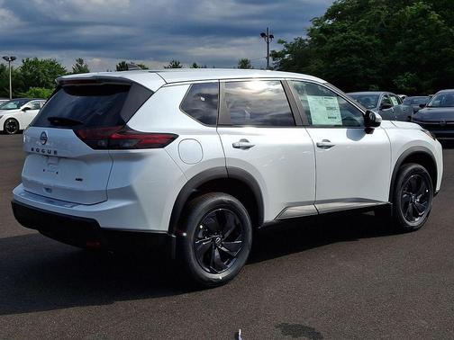 Everest White Pearl Tricoat 2026 Nissan Rogue SV