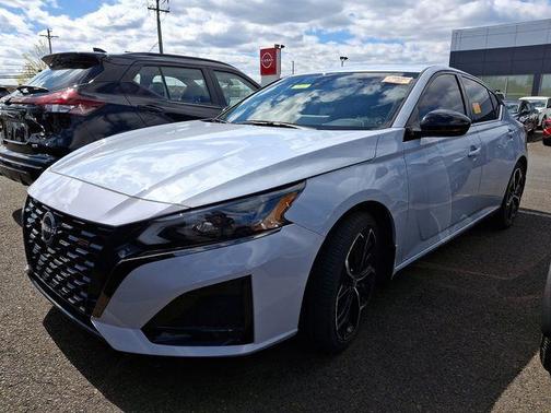 2023 Nissan Altima SR FWD