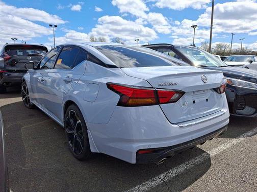 2023 Nissan Altima SR FWD