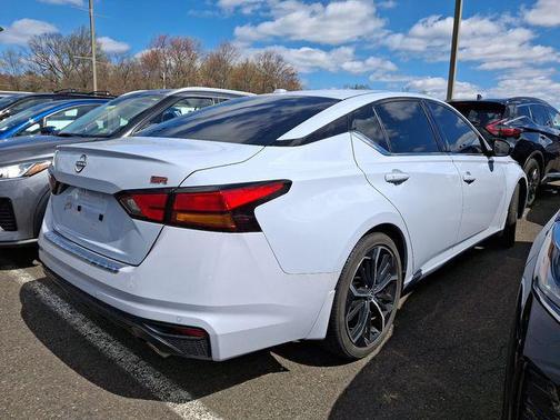 2023 Nissan Altima SR FWD