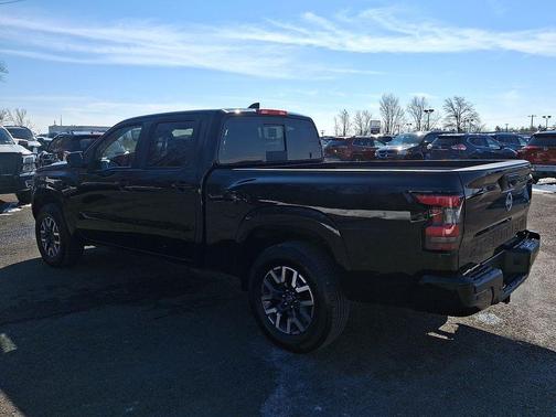 2025 Nissan Frontier SL