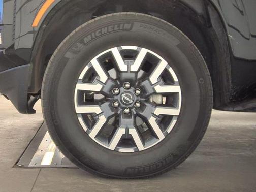 2025 Nissan Frontier SL