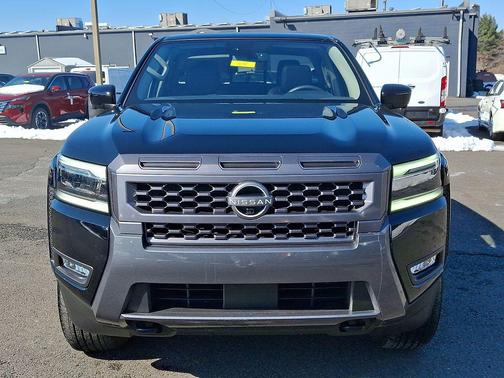 2025 Nissan Frontier SL