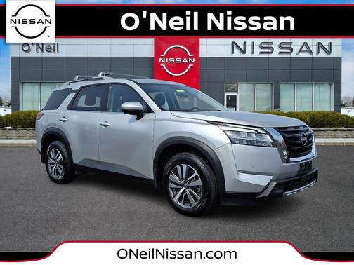 Brilliant Silver Metallic 2023 Nissan Pathfinder SL 4WD