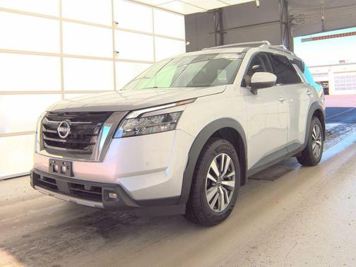 2023 Nissan Pathfinder SL 4WD
