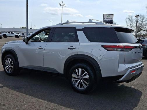 Brilliant Silver Metallic 2023 Nissan Pathfinder SL 4WD