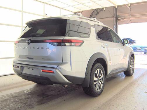 2023 Nissan Pathfinder SL 4WD