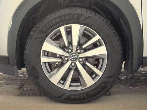 2023 Nissan Pathfinder SL 4WD