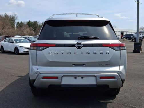 Brilliant Silver Metallic 2023 Nissan Pathfinder SL 4WD