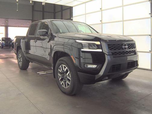 Super Black 2025 Nissan Frontier SL