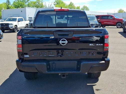Super Black 2025 Nissan Frontier SL
