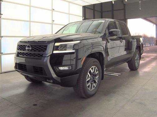 Super Black 2025 Nissan Frontier SL