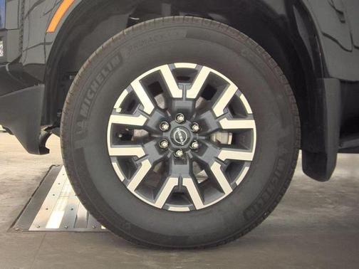 Super Black 2025 Nissan Frontier SL