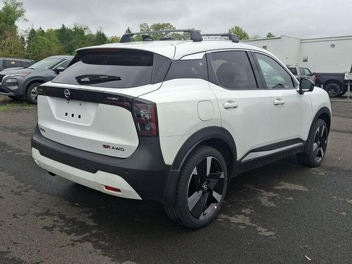 Aspen White Tricoat 2026 Nissan Kicks SR