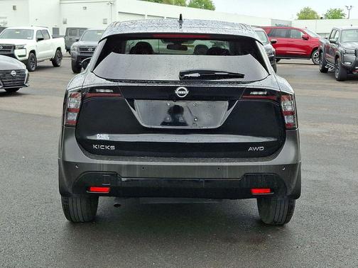 Super Black 2025 Nissan Kicks SV