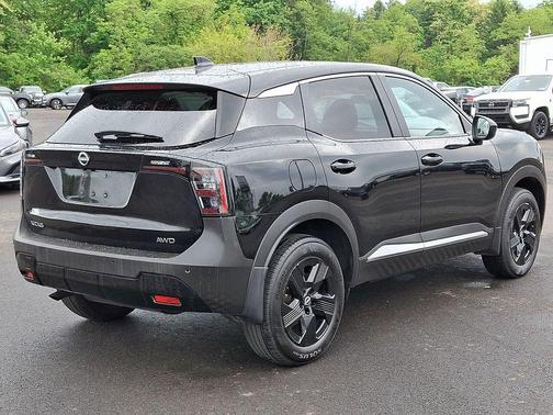 Super Black 2025 Nissan Kicks SV