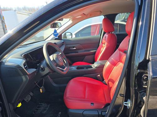 Super Black 2025 Nissan Kicks SV