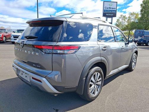 2022 Nissan Pathfinder SL 4WD