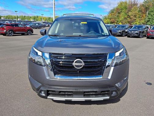 2022 Nissan Pathfinder SL 4WD
