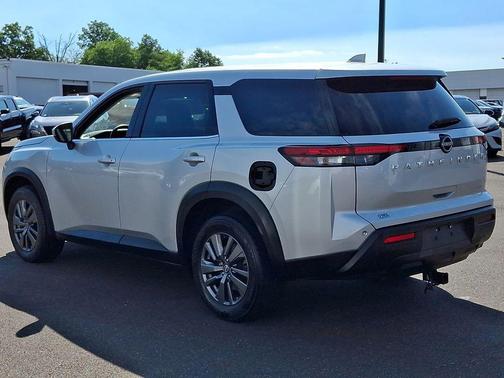 Brilliant Silver Metallic 2022 Nissan Pathfinder S 4WD