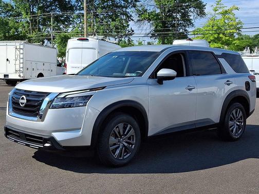 Brilliant Silver Metallic 2022 Nissan Pathfinder S 4WD