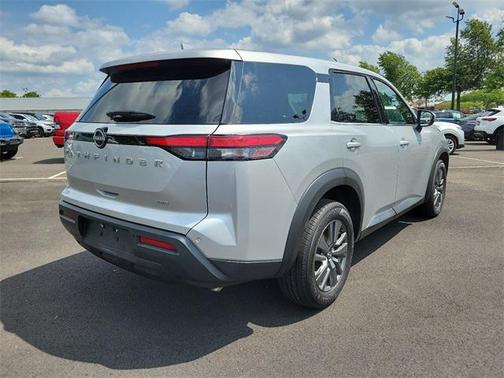 Brilliant Silver Metallic 2022 Nissan Pathfinder S 4WD