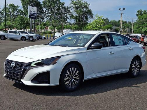 Pearl White Tricoat 2026 Nissan Altima 2.5 SV