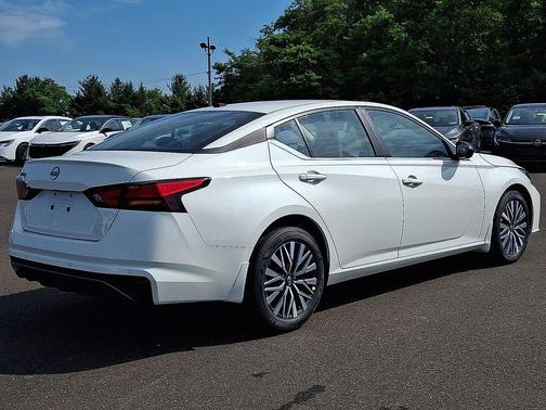 Pearl White Tricoat 2026 Nissan Altima 2.5 SV