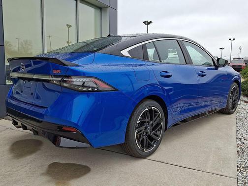 Bluestone Pearl/Super Black 2026 Nissan Sentra SR