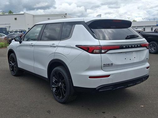 Alpine Frost 2026 Nissan Rogue SL