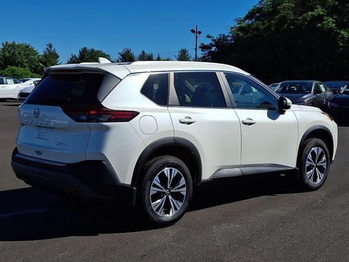 Pearl White Tricoat 2023 Nissan Rogue SV